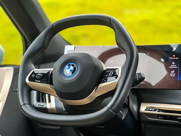 BMW Ix - Imagem 12