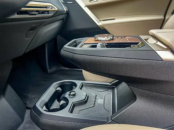BMW Ix - Imagem 14