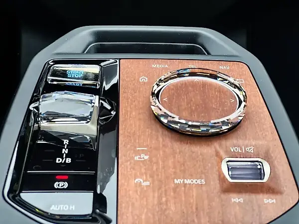 BMW Ix - Imagem 15