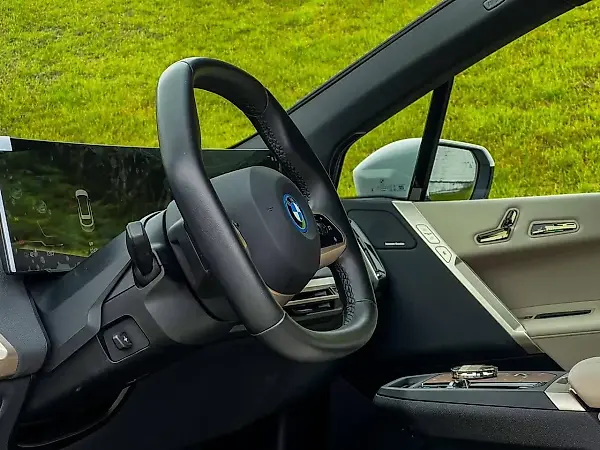 BMW Ix - Imagem 17