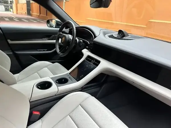 Porsche Taycan - Imagem 7