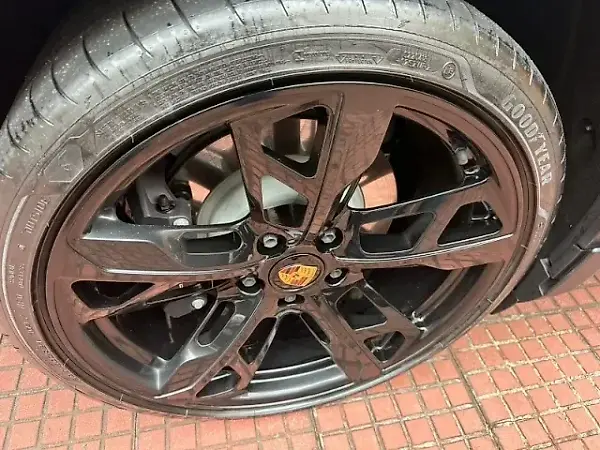 Porsche Taycan - Imagem 11