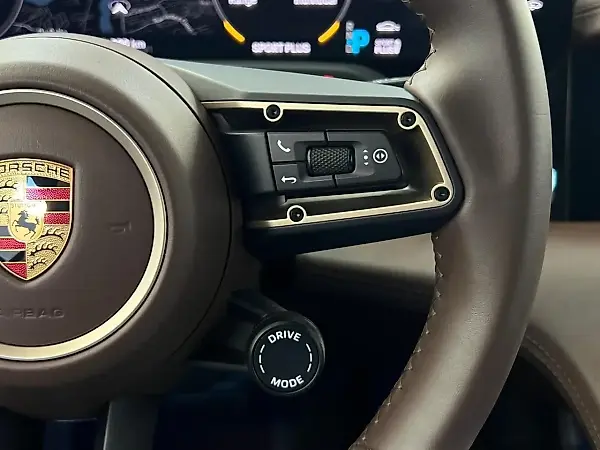 Porsche Taycan - Imagem 12
