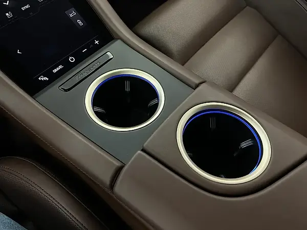 Porsche Taycan - Imagem 16