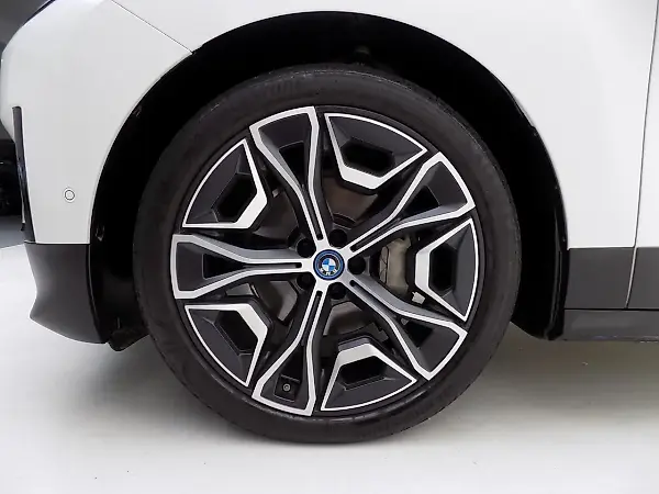 BMW Ix - Imagem 12