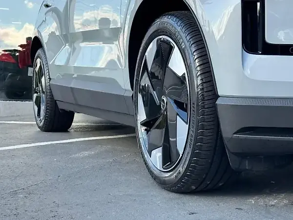 Volvo EX30 - Imagem 12