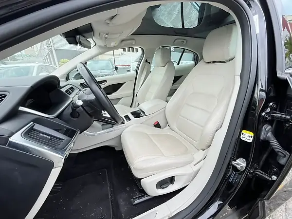 Jaguar I-pace - Imagem 16