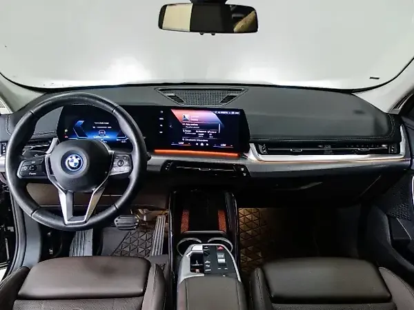 BMW IX1 - Imagem 13