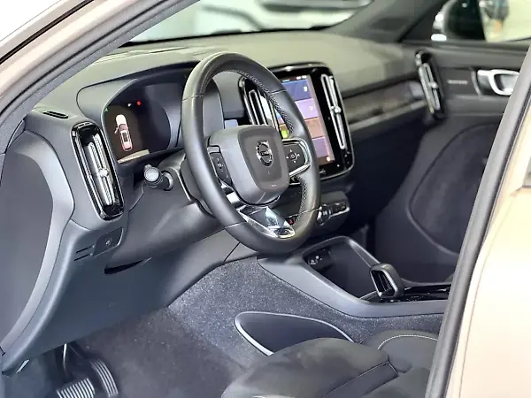 Volvo XC40 Recharge - Imagem 8