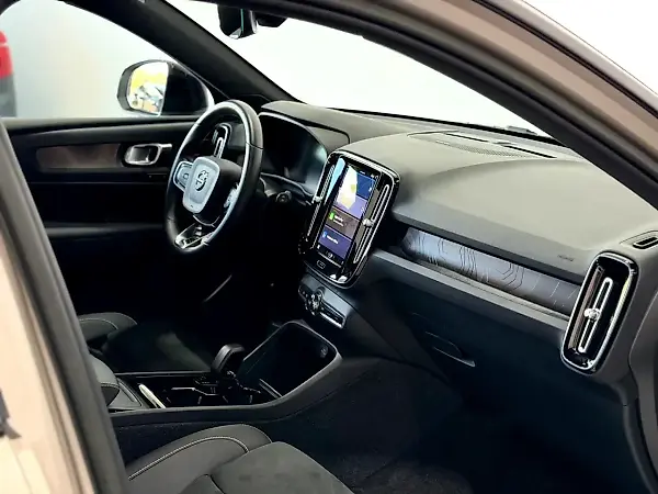 Volvo XC40 Recharge - Imagem 13