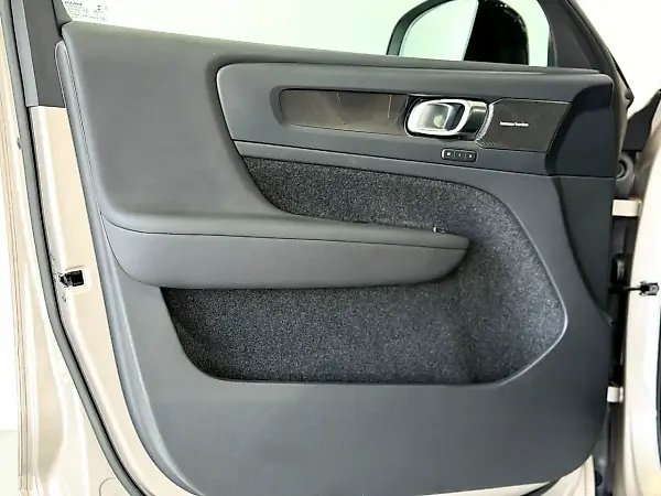 Volvo XC40 Recharge - Imagem 14