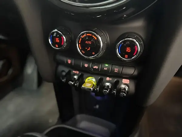 Mini Cooper SE - Imagem 18