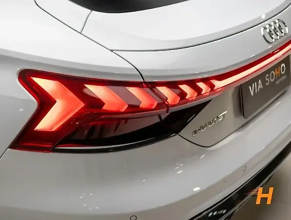 Audi E-tron  GT - Imagem 18