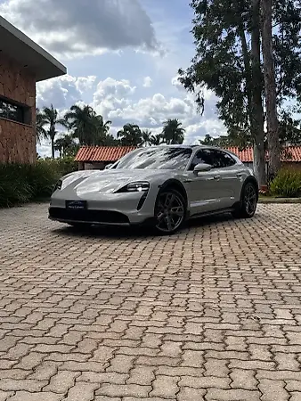 Porsche Taycan - Imagem 1