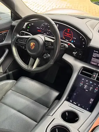 Porsche Taycan - Imagem 13