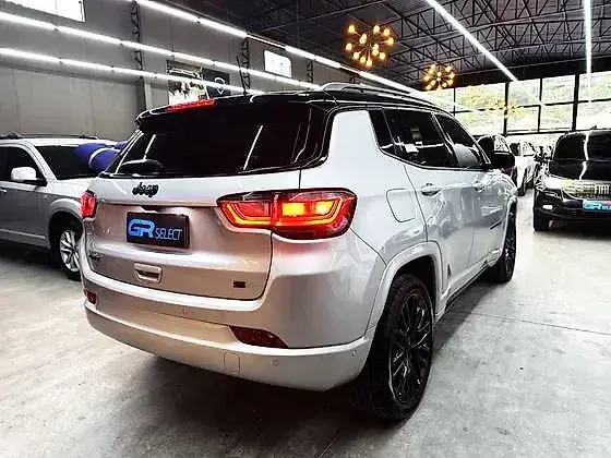 Jeep Compass 4xe Plug-in Hybrid - Imagem 8