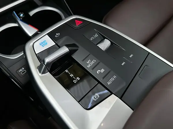 BMW IX1 - Imagem 13