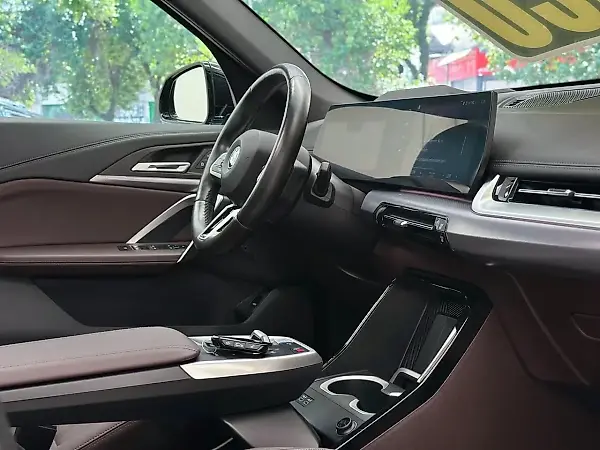 BMW IX1 - Imagem 11