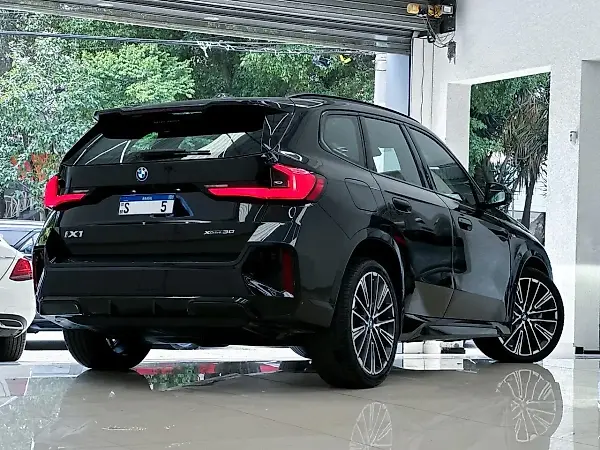 BMW IX1 - Imagem 16
