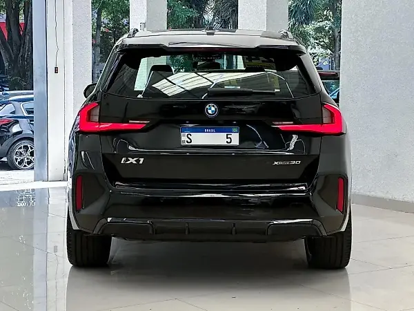 BMW IX1 - Imagem 18