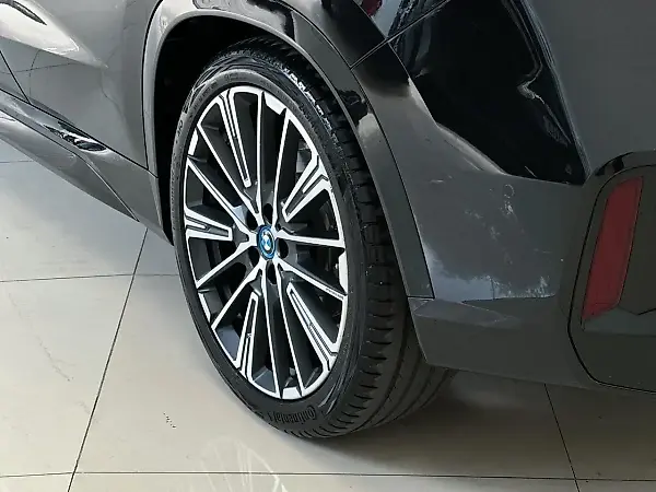BMW IX1 - Imagem 19