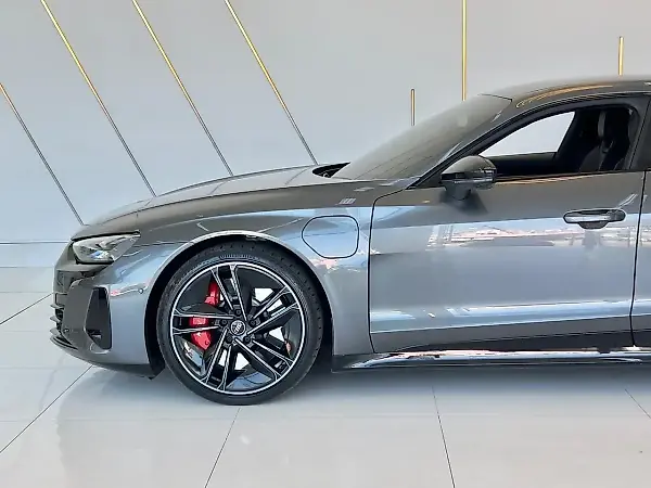 Audi E-tron  GT - Imagem 16