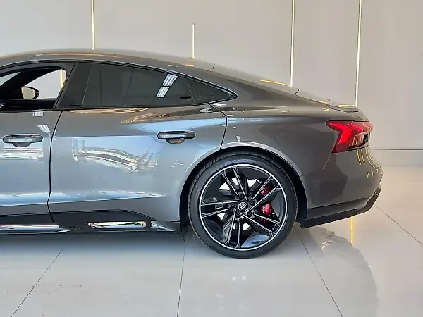 Audi E-tron  GT - Imagem 17