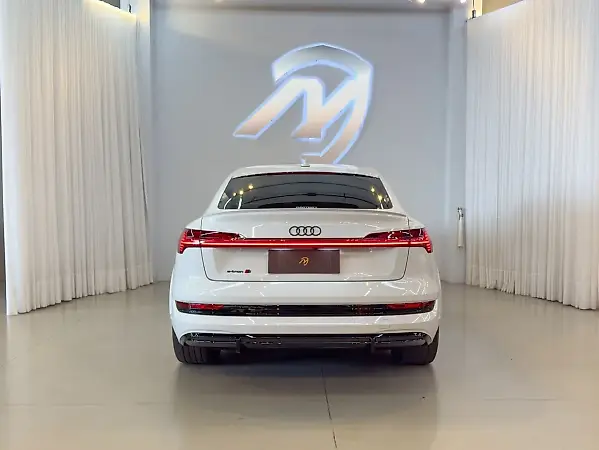 Audi E-tron S Sportback - Imagem 11