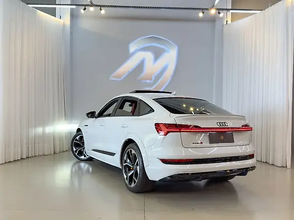 Audi E-tron S Sportback - Imagem 13