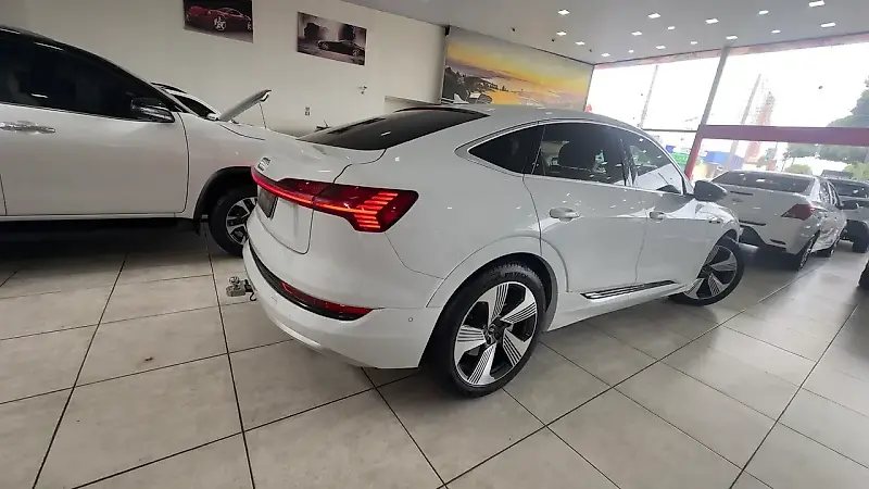 Audi E-tron Sportback - Imagem 2