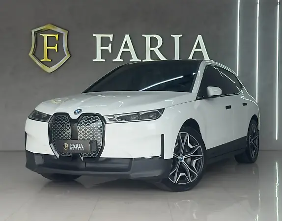 BMW Ix - Imagem 1