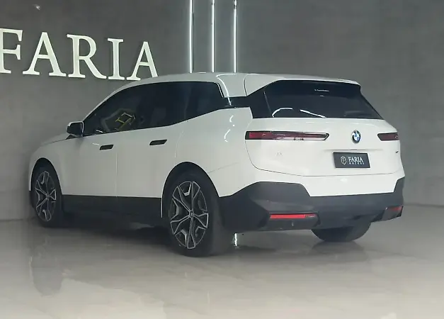 BMW Ix - Imagem 7