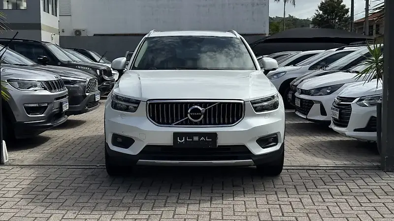 Volvo XC40 Recharge Plug-in Hybrid - Imagem 2
