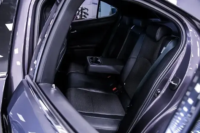 Lexus Ux 300e - Imagem 17