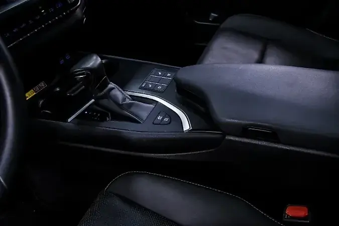 Lexus Ux 300e - Imagem 16