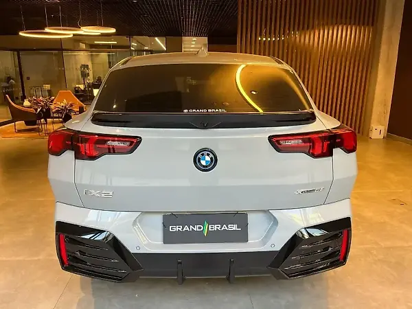 BMW Ix - Imagem 2