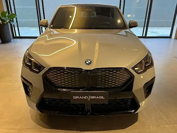 BMW Ix - Imagem 3
