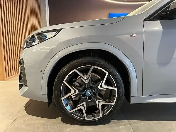 BMW Ix - Imagem 8