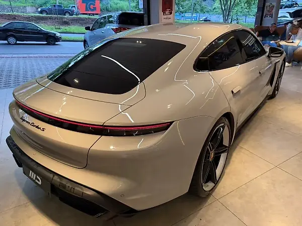 Porsche Taycan - Imagem 6