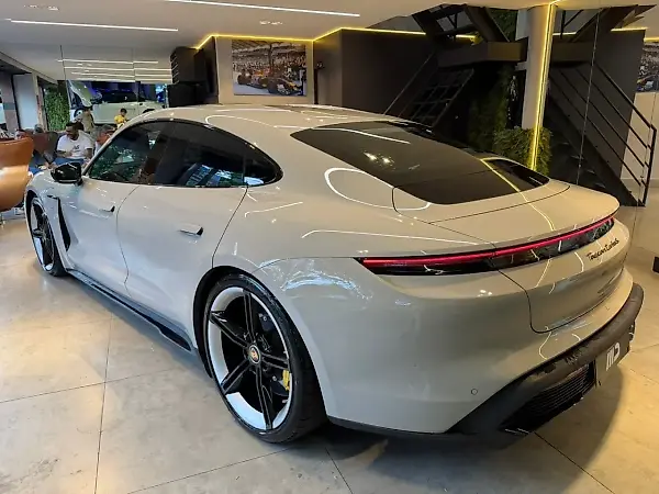 Porsche Taycan - Imagem 4