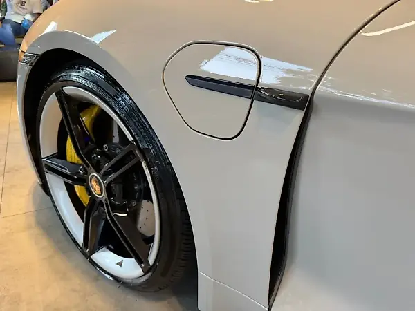 Porsche Taycan - Imagem 8