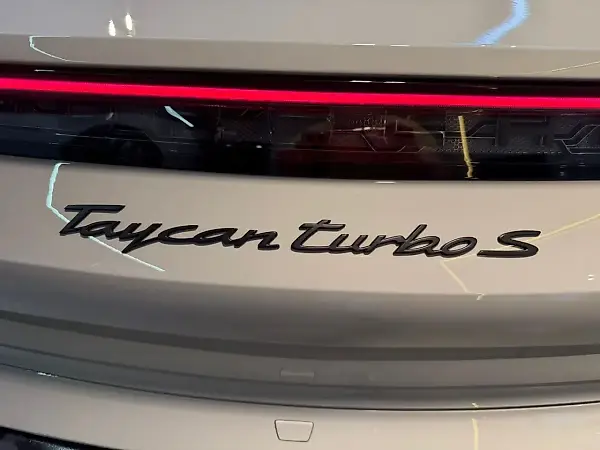 Porsche Taycan - Imagem 9