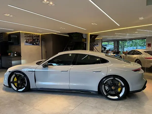Porsche Taycan - Imagem 7