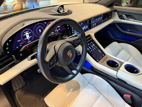 Porsche Taycan - Imagem 12