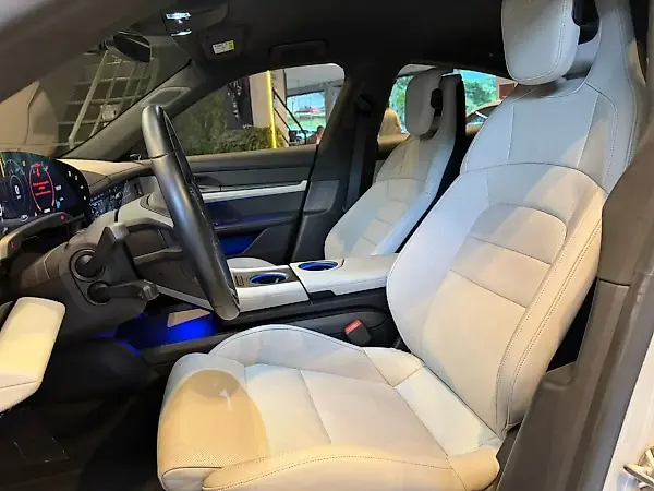 Porsche Taycan - Imagem 13