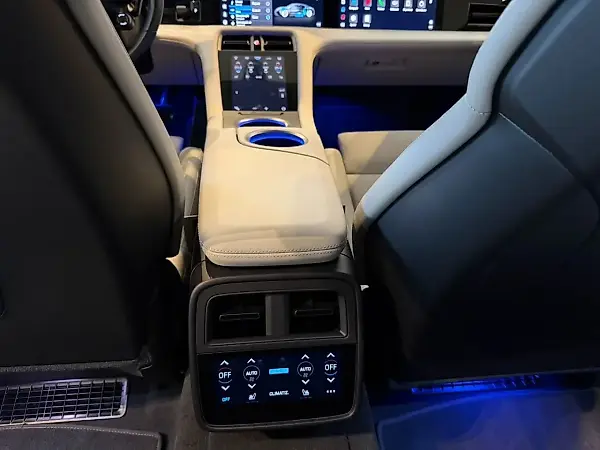 Porsche Taycan - Imagem 14