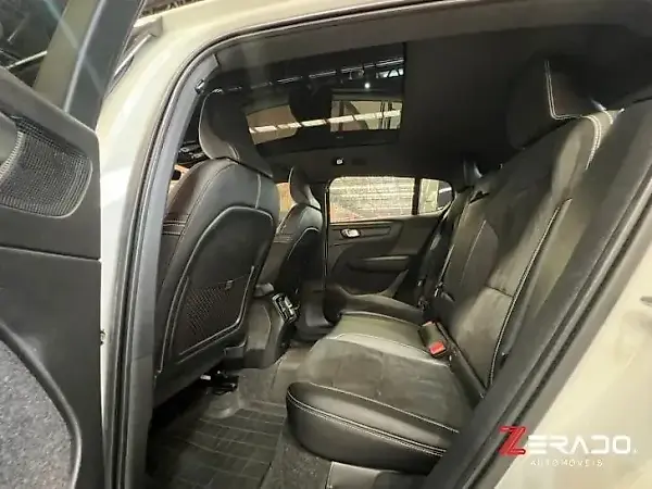 Volvo C40 Recharge - Imagem 12