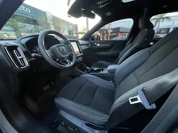 Volvo XC40 Recharge - Imagem 9