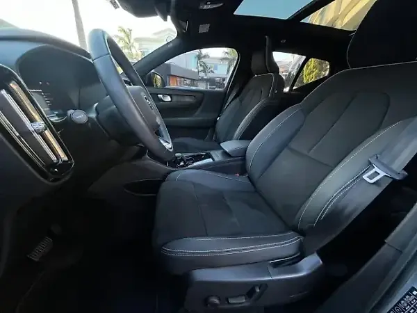 Volvo XC40 Recharge - Imagem 13