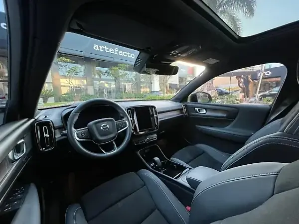 Volvo XC40 Recharge - Imagem 14